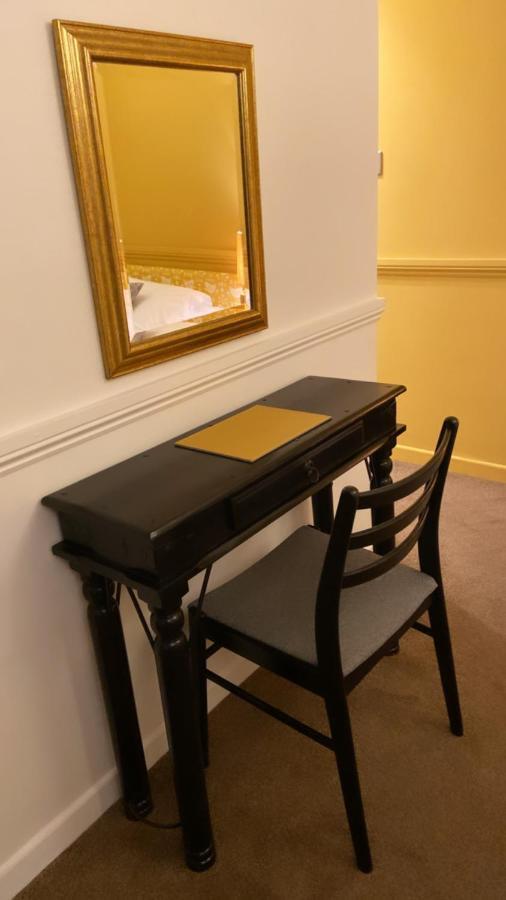 Old Rectory Country Hotel คริกเฮาเวลล์ ภายนอก รูปภาพ